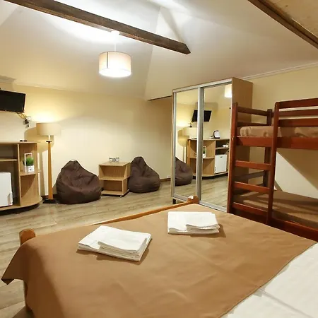 Guest house анасоль з чаном - джакузі басейн з підігрівом Slavske