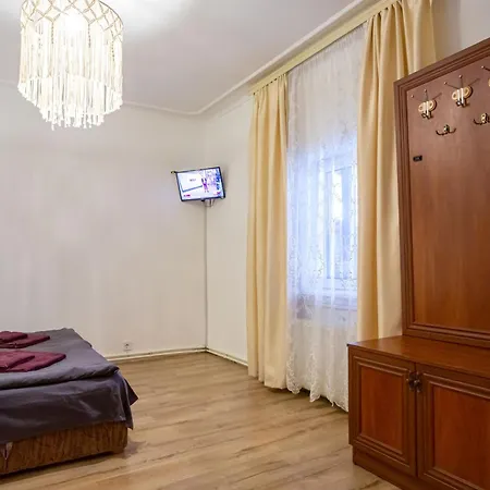 анасоль з чаном - джакузі басейн з підігрівом Guest house Slavske
