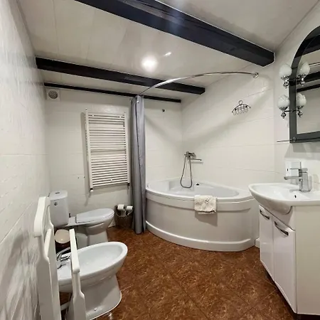 анасоль з чаном - джакузі басейн з підігрівом Guest house