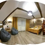 анасоль з чаном - джакузі басейн з підігрівом Guest house *