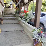 Guest house анасоль з чаном - джакузі басейн з підігрівом Slavske
