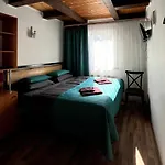 Guest house анасоль з чаном - джакузі басейн з підігрівом Slavske